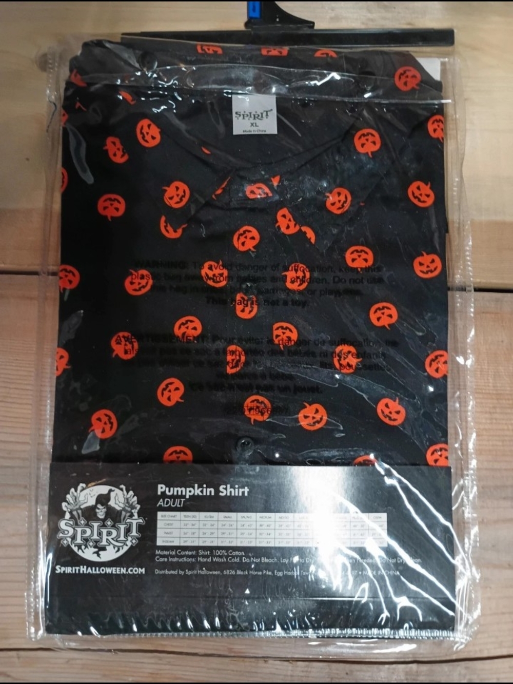 Spirit Black Short-Sleeve Button-Down with Orange Pumpkin Print XL - Picture 3 of 5